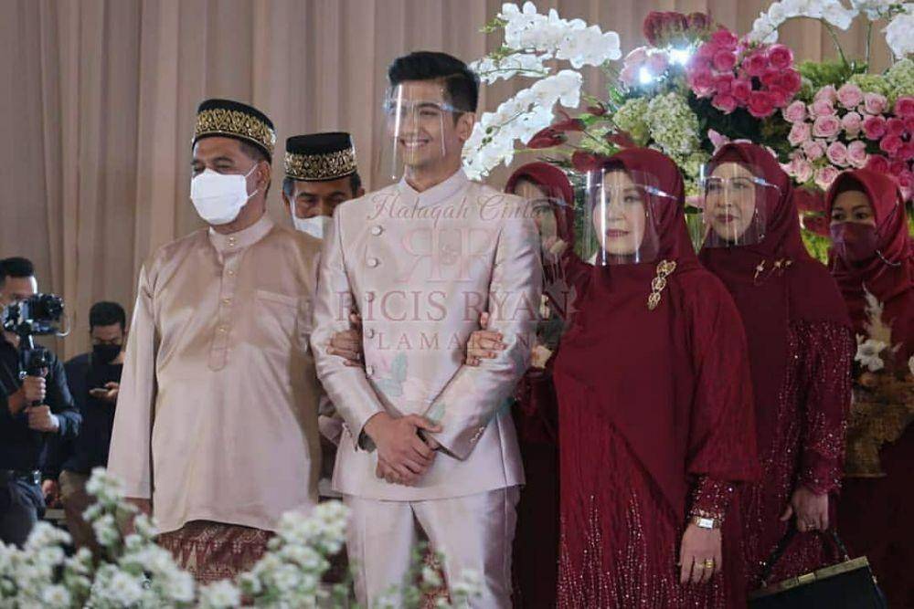 Ria Ricis dan Teuku Ryan (berbagai sumber)