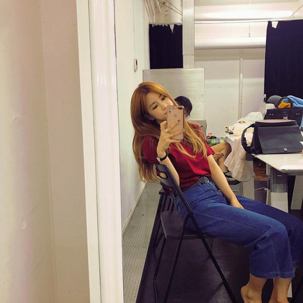 Celana jeans ala Chorong A-Pink (instagram.com/mulgokizary)