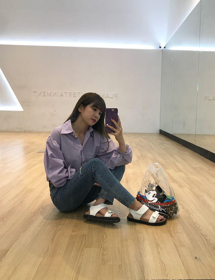 Celana jeans ala Chorong A-Pink (instagram.com/mulgokizary)