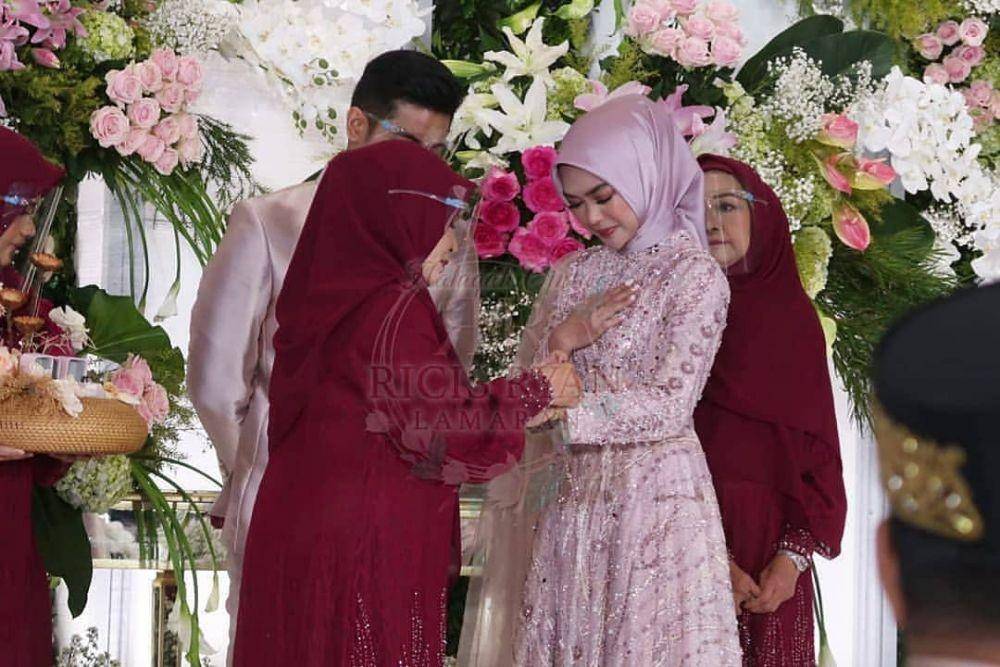 Ria Ricis dan Teuku Ryan (berbagai sumber)