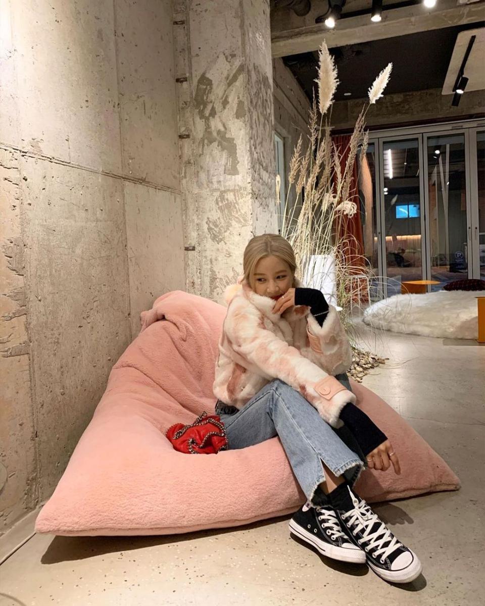 Celana jeans ala Chorong A-Pink (instagram.com/mulgokizary)