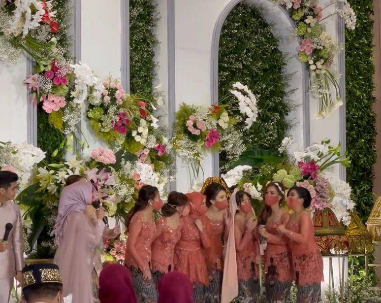 Bridesmaid ricis (Instagram.com/ricis.fps)