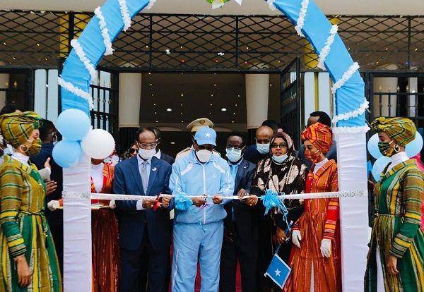 Pembukaan kembali Teater Nasional di Mogadishu, Somalia, oleh Presiden Somalia, Mohammed Abdullahi, pada Juli 2020 lalu. (Twitter.com/TheatreSomalia)
