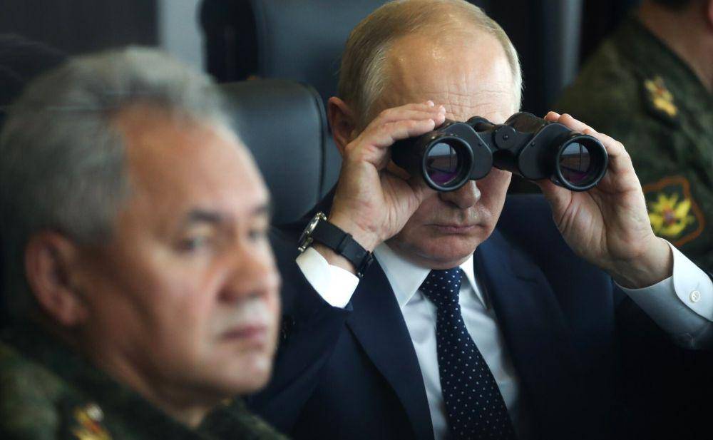 Presiden Vladimir Putin sedang mengawasi jalannya latihan perang Zapad-2021. twitter.com/MelodyAlina3