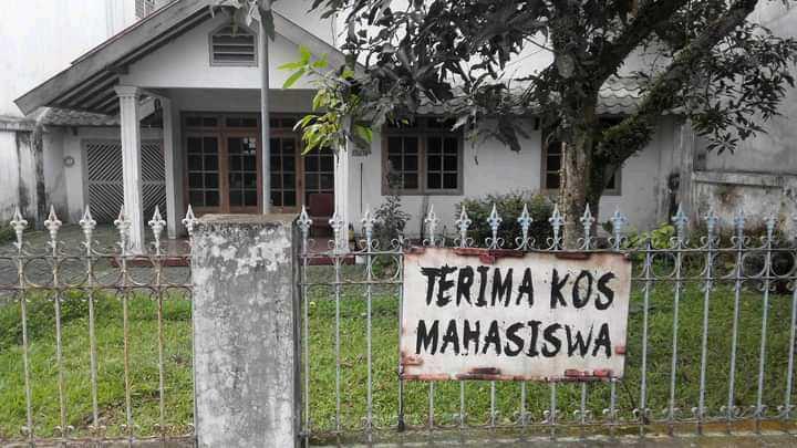 9 Potret Kesalahan Pemilihan Font di Spanduk Ini Bikin Tepok Jidat