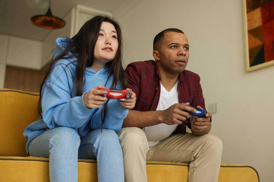 ilustrasi main games (pexels.com/VAZHNIK)