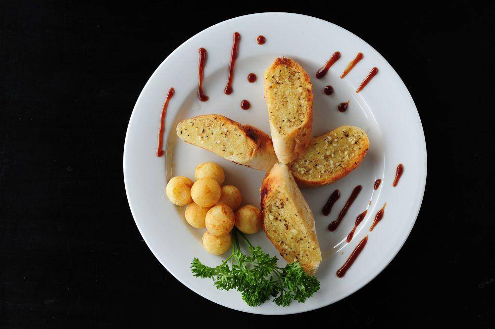 ilustrasi coriander and garlic bread (pixabay.com/Muhammad Usman)