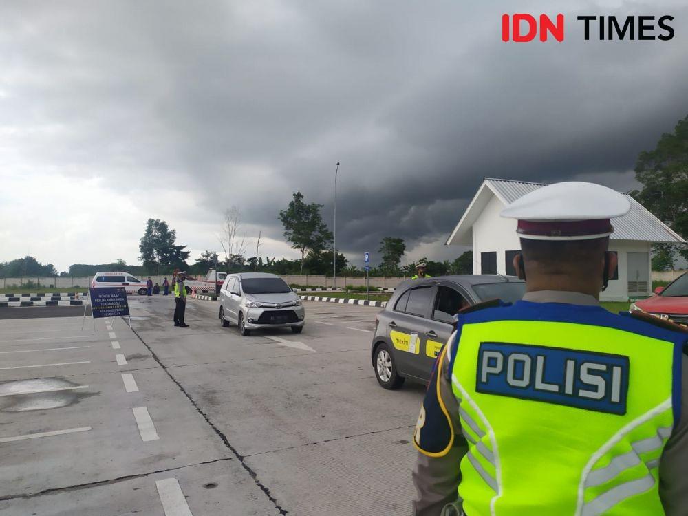 Marak terjadi kecelakaan, PT HK dan PJR Polda Lampung lakukan penindakan speed gun di JTTS, Kamis (23/9/2021). (IDN Times/Tama Yudha Wiguna)