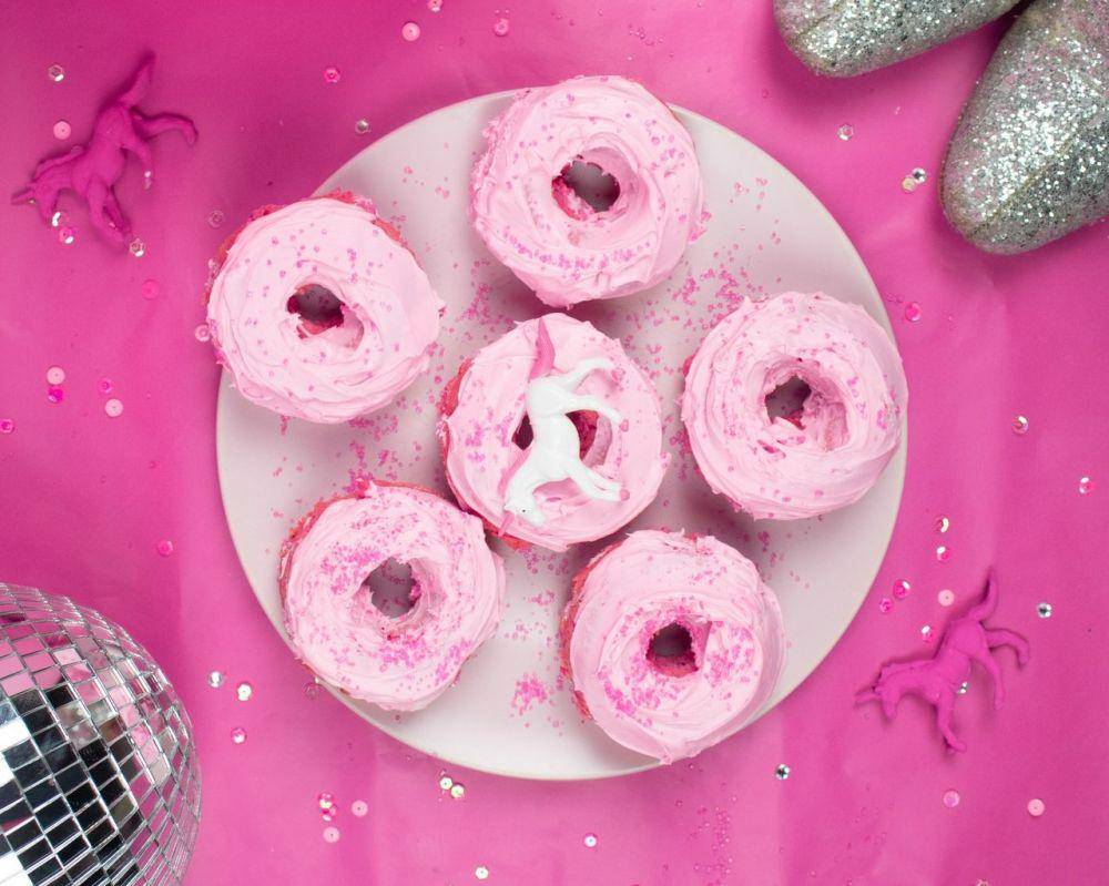 ilustrasi jelly donut macaron (pexels.com/Karley Saagi)