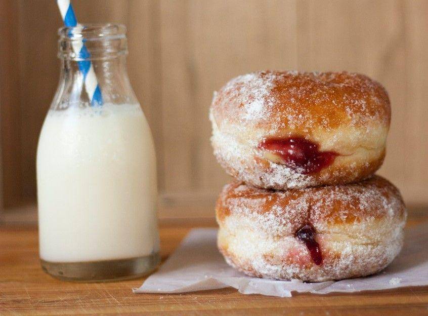 ilustrasi classic jelly donut (pexels.com/Snapwire)
