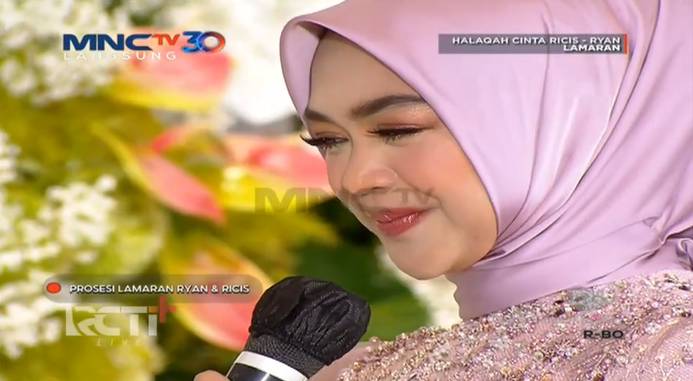 Ria Ricis dan Teuku Ryan Lamaran. (dok. RCTIplus)