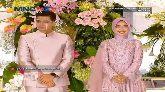Ria Ricis dan Teuku Ryan Lamaran. (dok. RCTIplus)