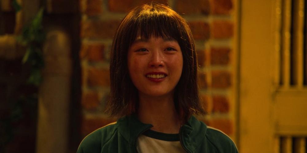 Ji Young mengucapkan terima kasih kepada Sae Byeok sebelum dieksekusi. (dok. Netflix/Squid Game)