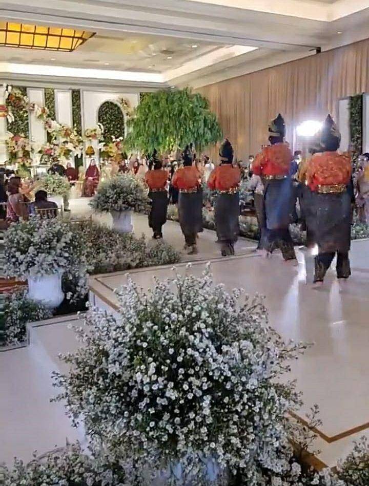 Lamaran Ria Ricis dan Teuku Ryan. (Instagram.com/farah_decor)