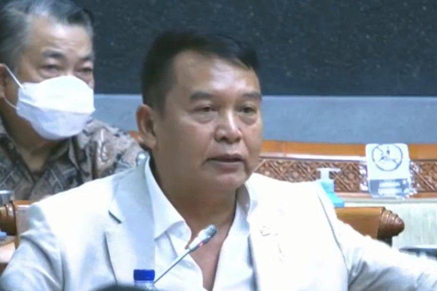 Anggota Komisi I Fraksi PDI Perjuangan TB Hasanuddin saat rapat kerja dengan Panglima TNI Marsekal Hadi Tjahjanto dan Menteri Pertahanan Prabowo, Kamis (23/9/2021). (youtube.com/Komisi I DPR RI Channel)