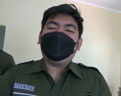 Mahasiswa pengolah limbah masker dari UII, Guntur Martabaya. Antara/ Imam Prasetyo