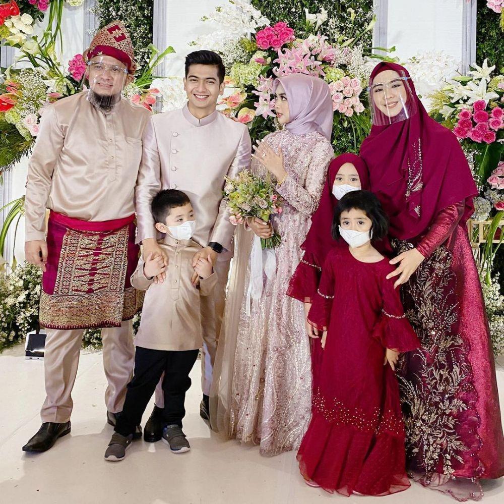 Oki Setiana Dewi (instagram.com/okisetianadewi)