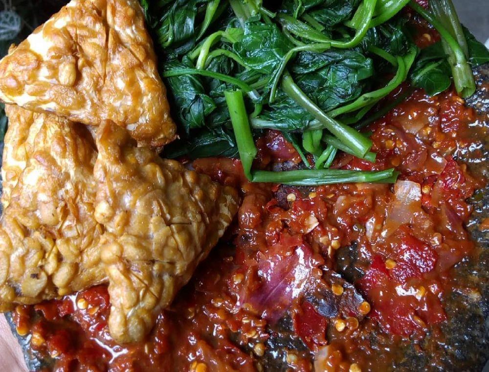 Resep Sambal Brambang Asem Khas Solo dan Cara Membuatnya