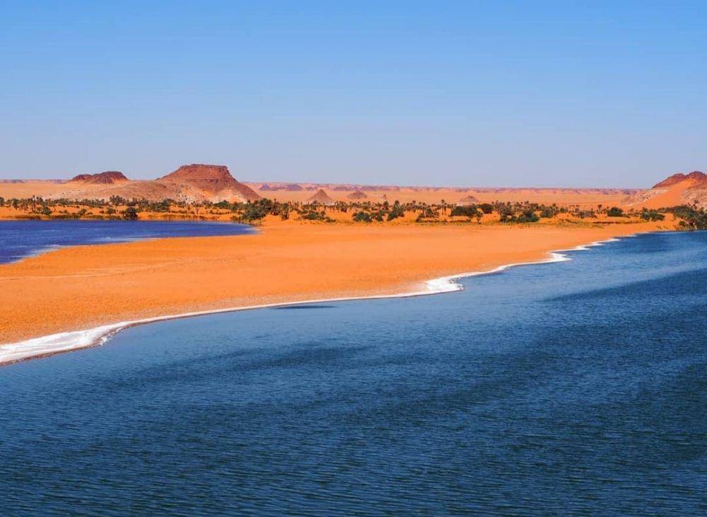 Lakes of Ounianga (instagram.com/kumakonda)