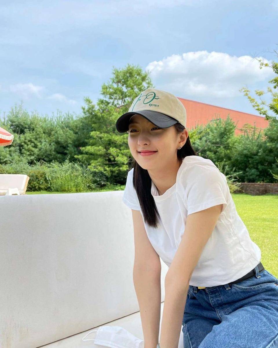 Eunseo WJSN (instagram.com/eeunseo._.v)