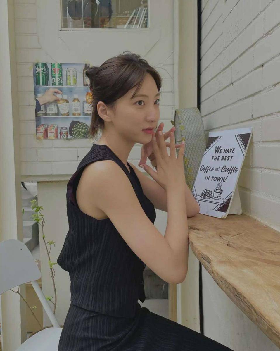 Eunseo WJSN (instagram.com/eeunseo._.v)