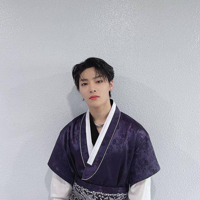 I.N. Stray Kids (instagram.com/realstraykids)