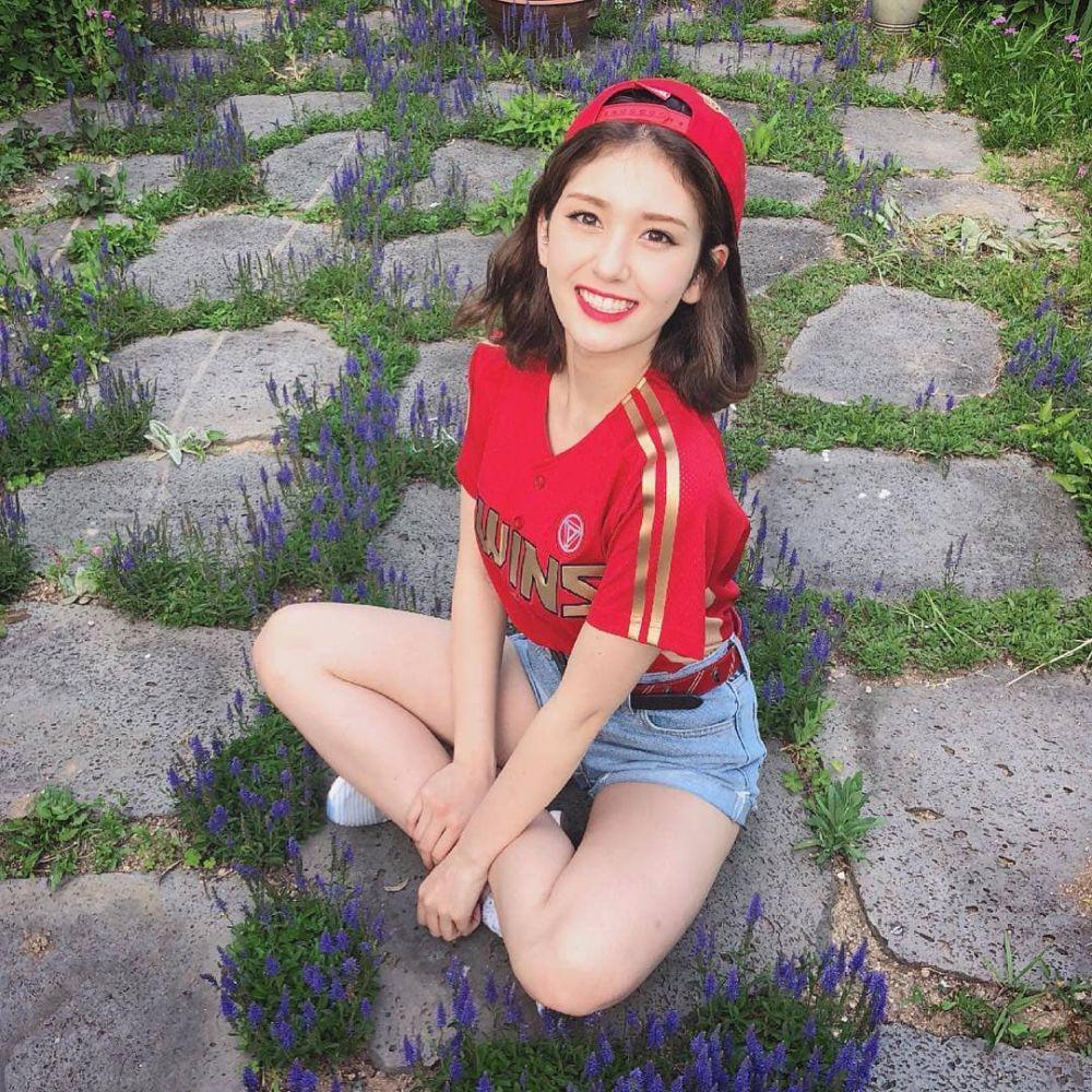 Short pants ala Somi (instagram.com/somijeonn)
