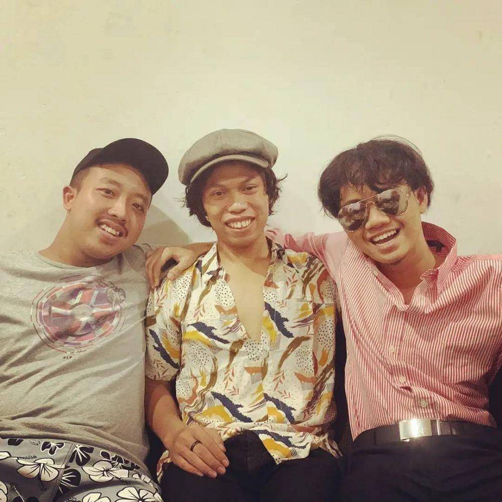 Tiga pria mirip Dono, Kasino, Indro Warkop DKI. (instagram.com/alfredkus_)