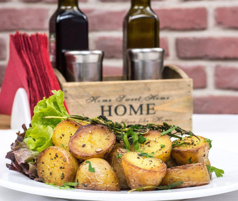 ilustrasi smashed potatoes with gremolata (pixabay.com/Christo Anestev)