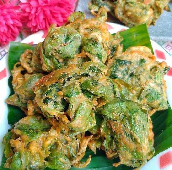bakwan bayam (instagram.com/sukajajanapasar)