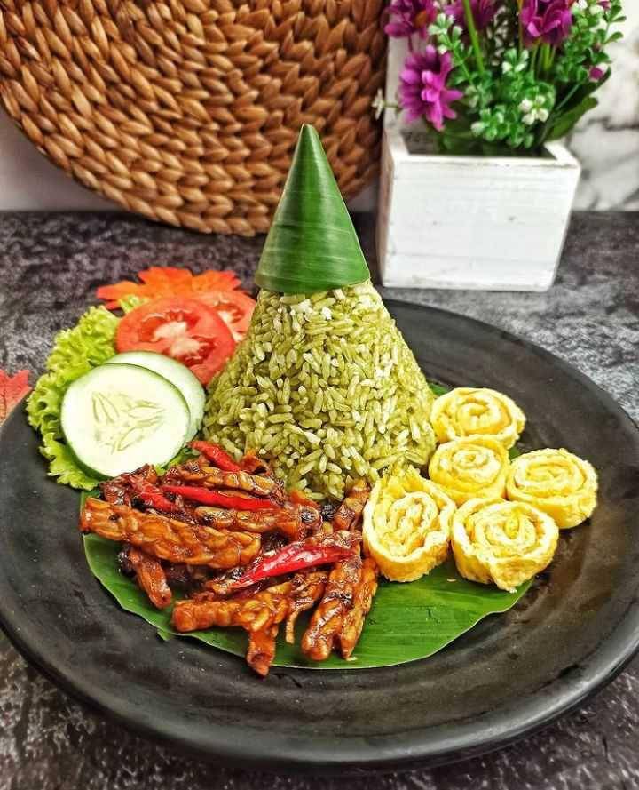 nasi uduk (instagram.com/diana_didie_)