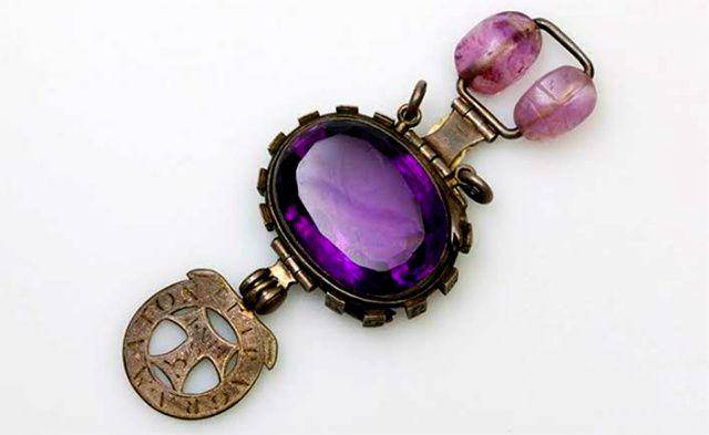 gambar The Delhi Purple Sapphire (ancient-origins.net)