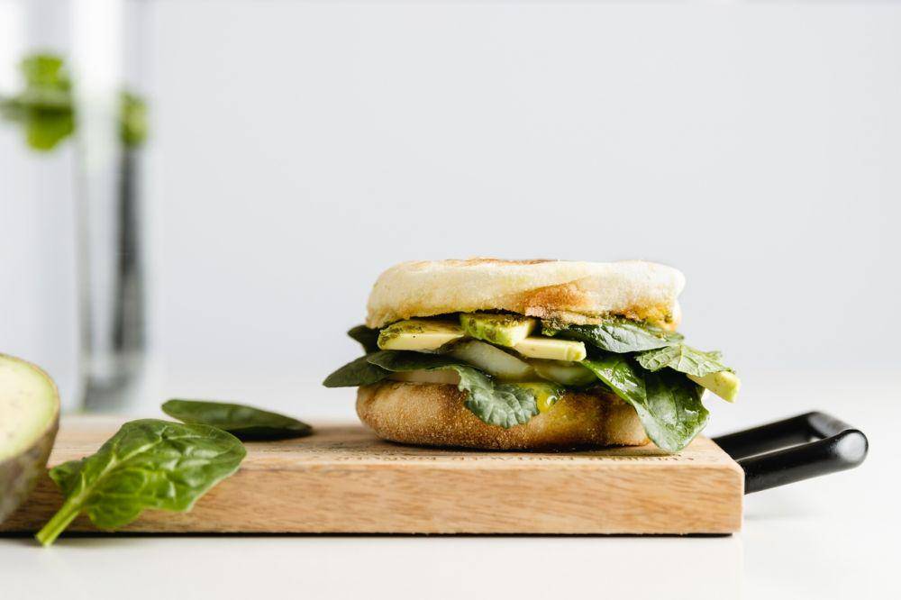 ilustrasi sandwich gremolata mayonnaise (pexels.com/Anna Pyshniuk)