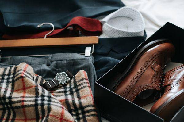 Ilustrasi barang-barang fashion pria (unsplash/David Lezcano)