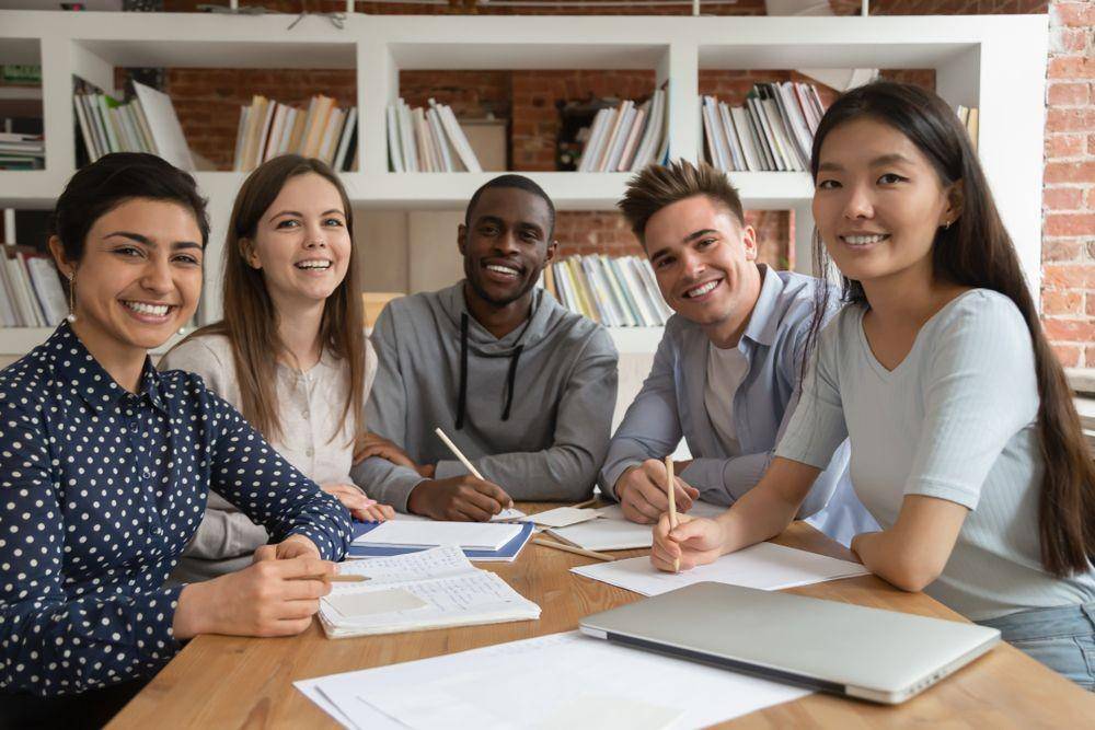 Kuliah di luar negeri. (Dok. ShutterStock/Fizkes)