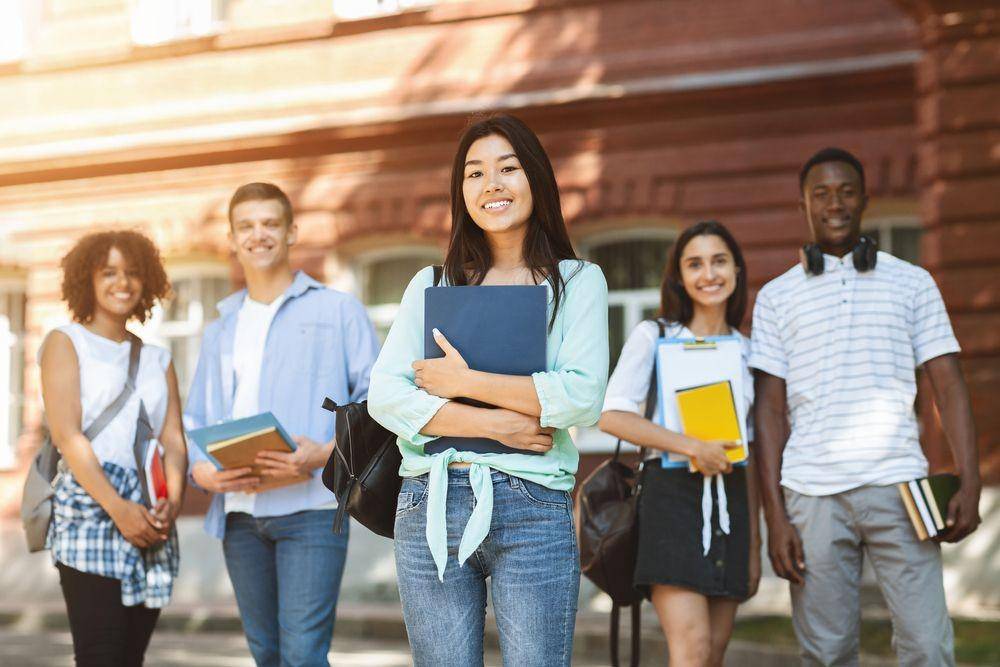 Kuliah di luar negeri. (ShutterStock/ProstockStudio)