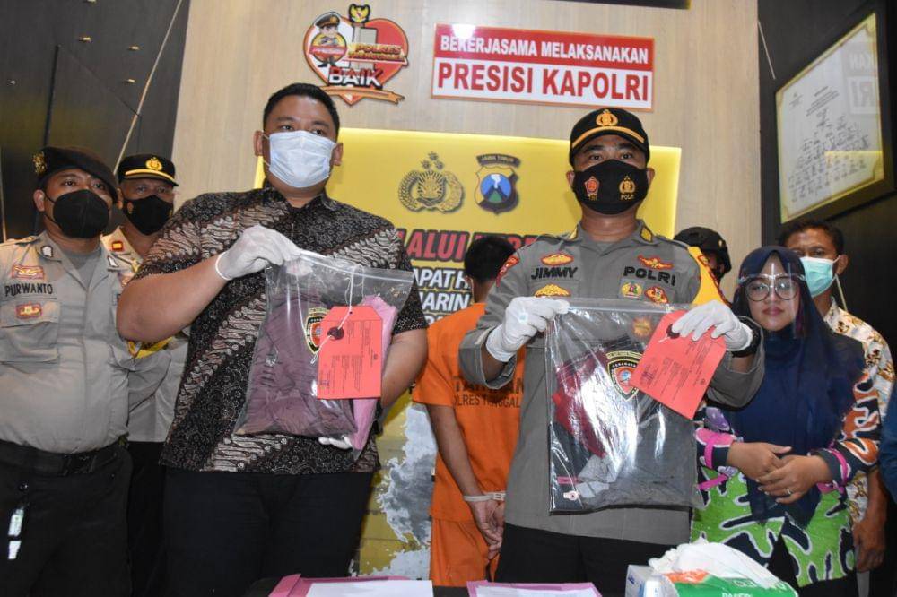 Polisi menunjukkan barang bukti pencabulan yang dilakukan oleh ustadz. IDN Times/ istimewa