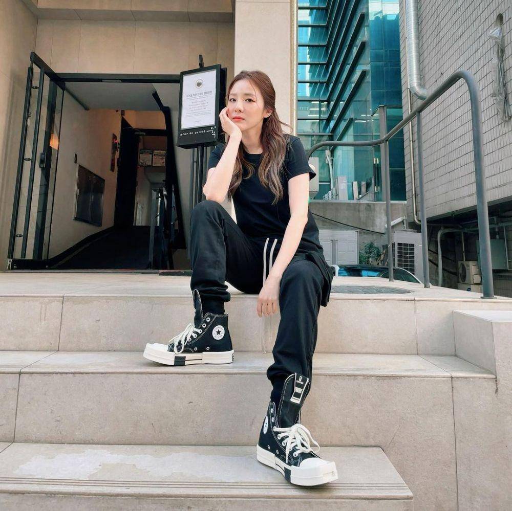 OOTD Sandara Park. (instagram.com/daraxxi/)