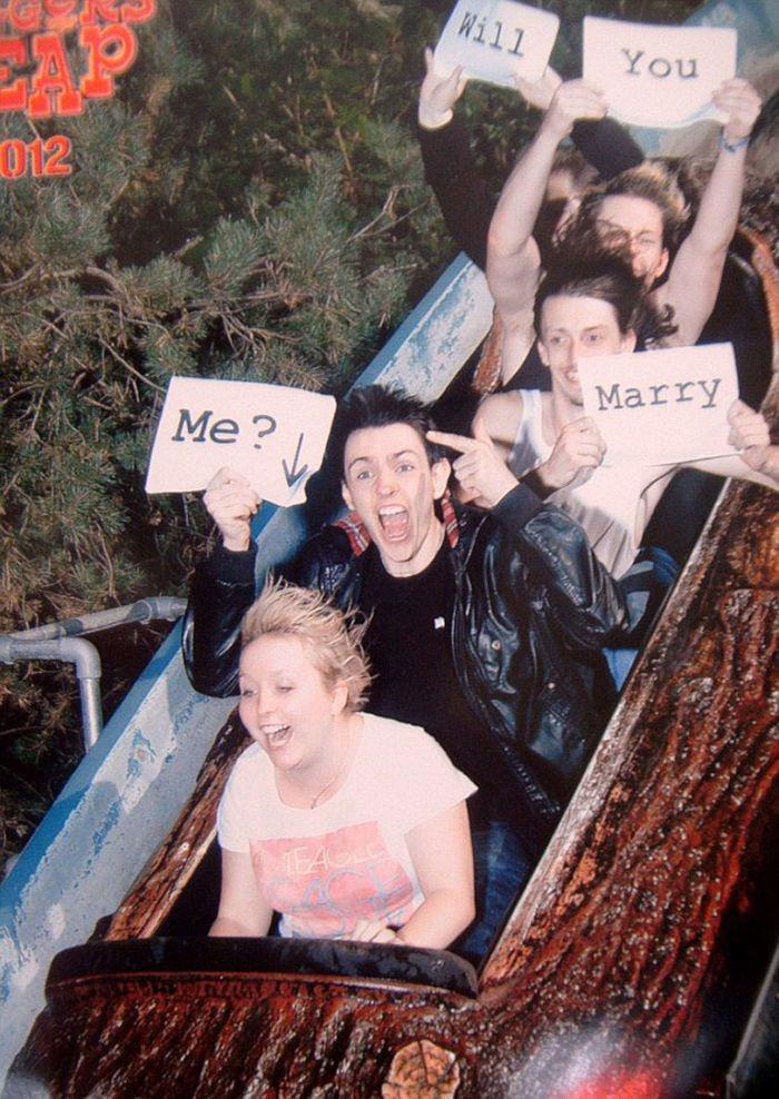ekspresi orang naik roller coaster (reddit.com/misscottfraser)