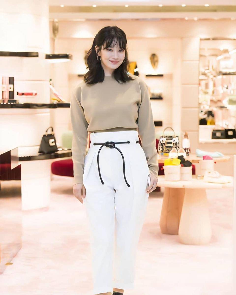 Shin Min Ah (instagram.com/shinminah_fanclub)