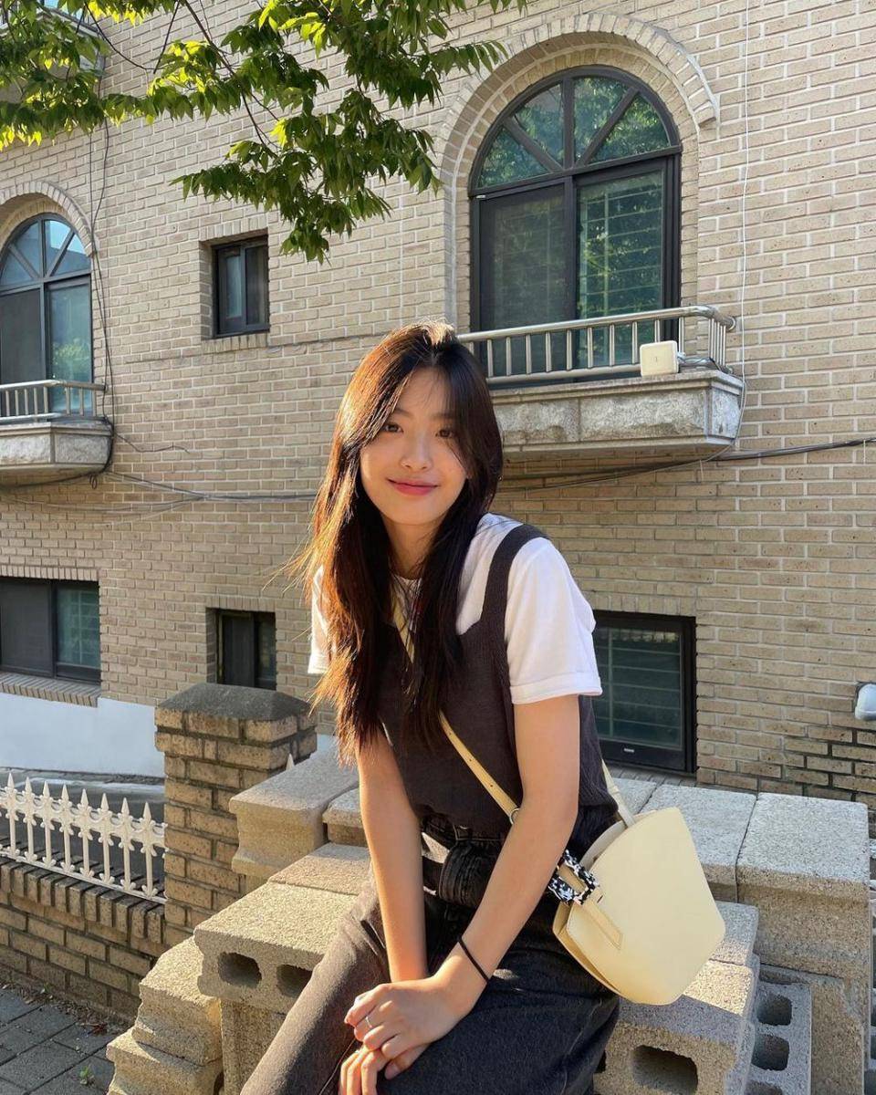 Oh Ye Ju (instagram.com/oh.yeju)