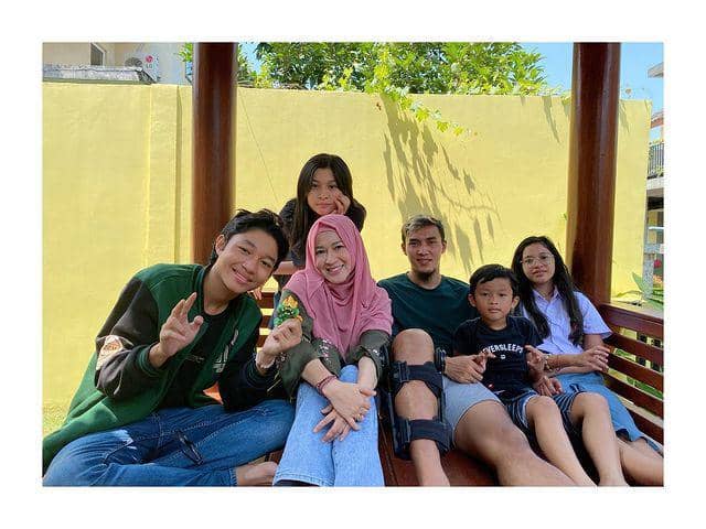 10 Seleb Ini Punya Dua Anak Lelaki dan Dua Anak Perempuan, Lengkap!