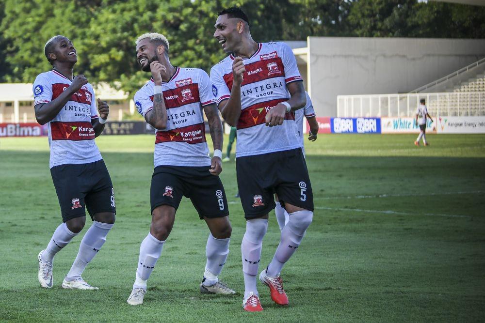 Madura United berhasil meraup kemenangan perdana di Liga 1 2021/2022 usai mengalahkan PS Sleman di pekan keempat yang digelar Sabtu (25/9/2021). (ANTARA/Galih Pradipta/rwa).