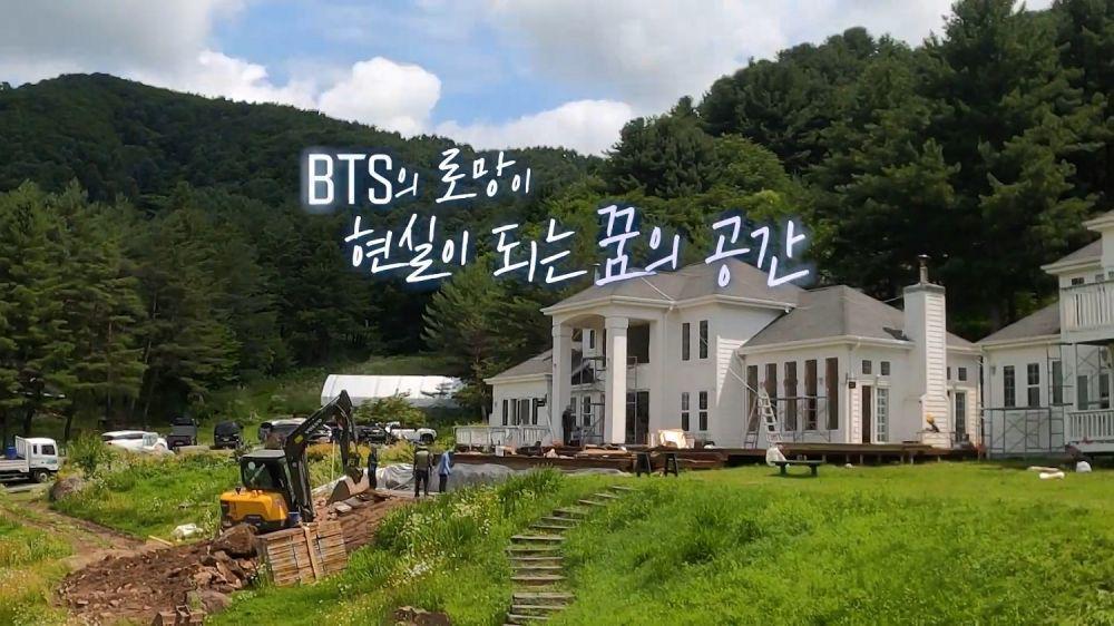 Kru melakukan renovasi rumah BTS (youtube.com/INTHESOOPTV)