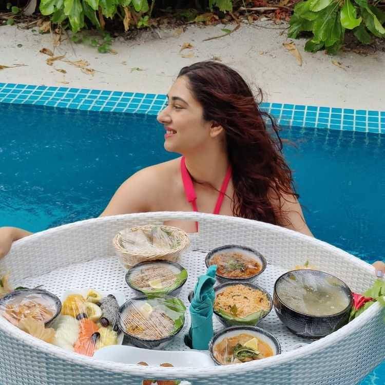Disha Parmar (instagram.com/dishaparmar)