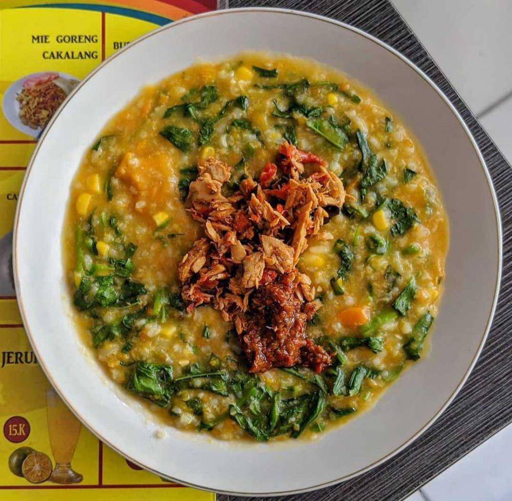 Tinutuan (instagram.com/makanbiarsenang)