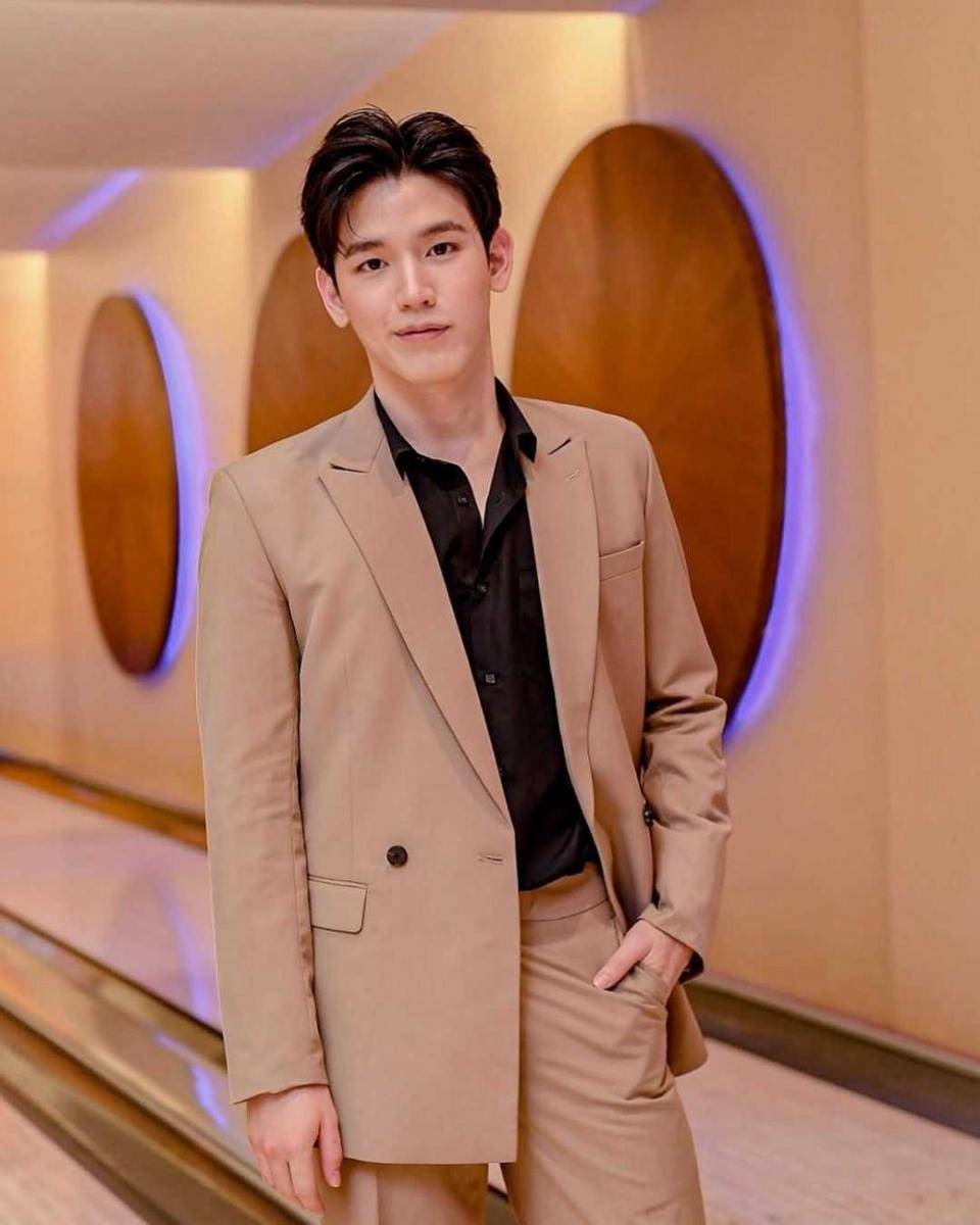 New Thitipoom (instagram.com/newwiee)