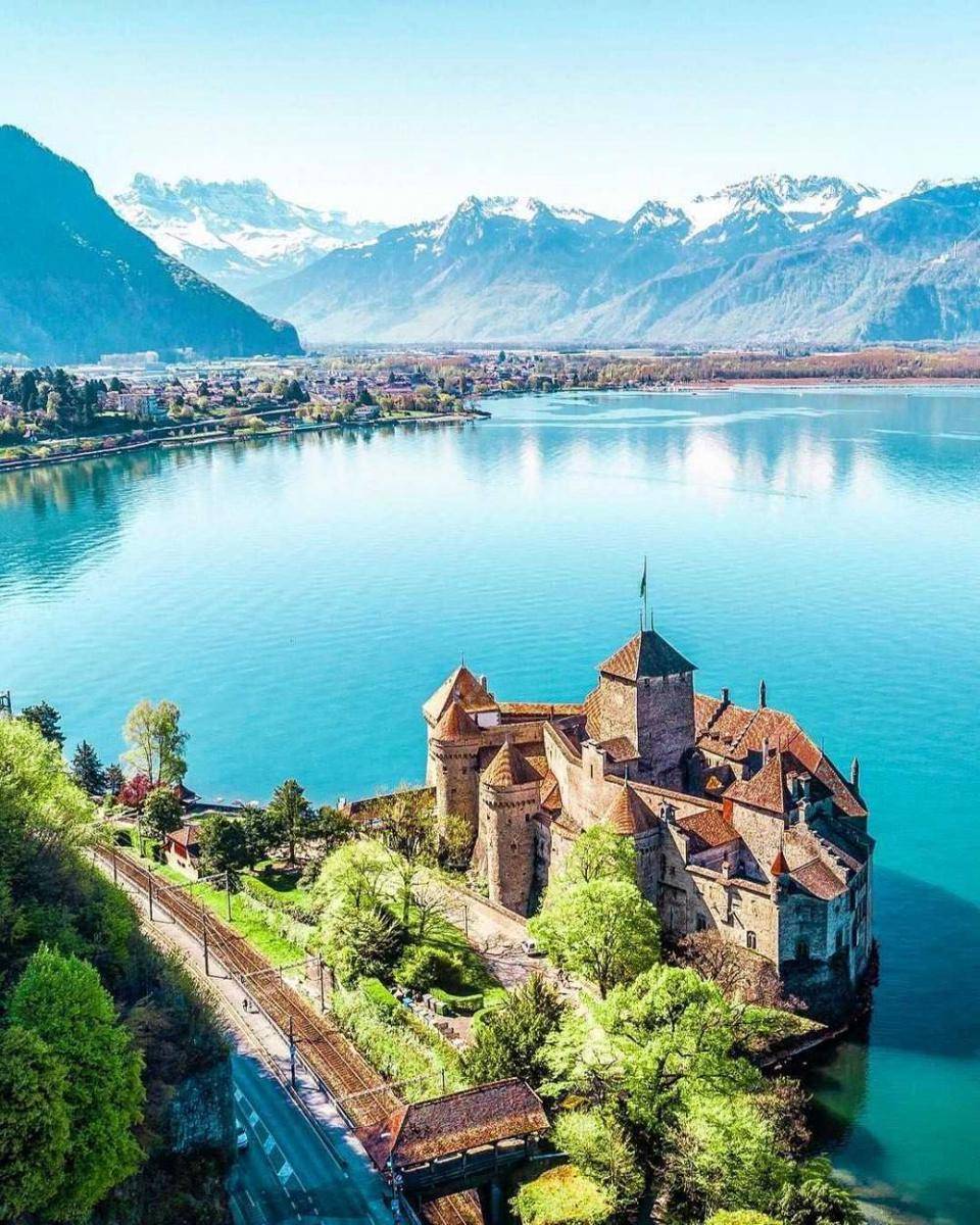Lake Geneva (instagram.com/euroventure)