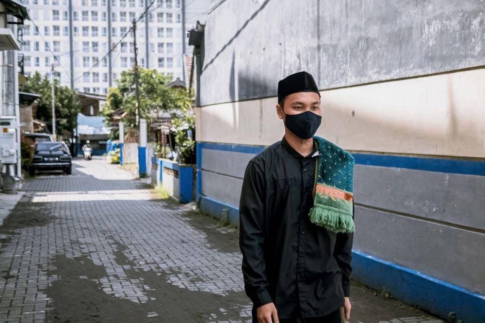 ilustrasi berjalan (unsplash.com/Masjid Pogung Dalangan)
