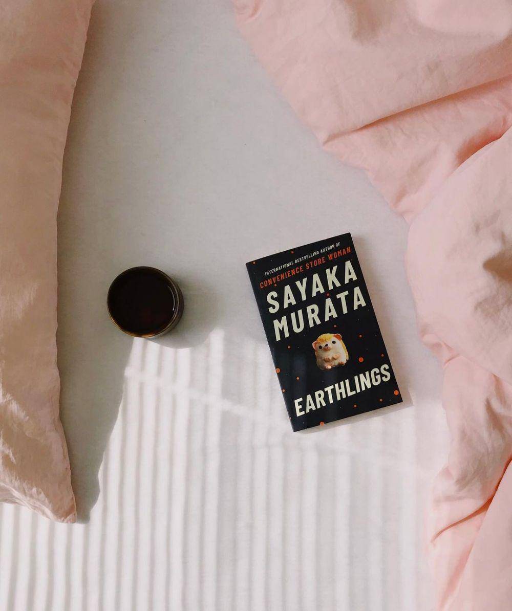 buku karya Sayaka Murata (instagram.com/mybookstacks)